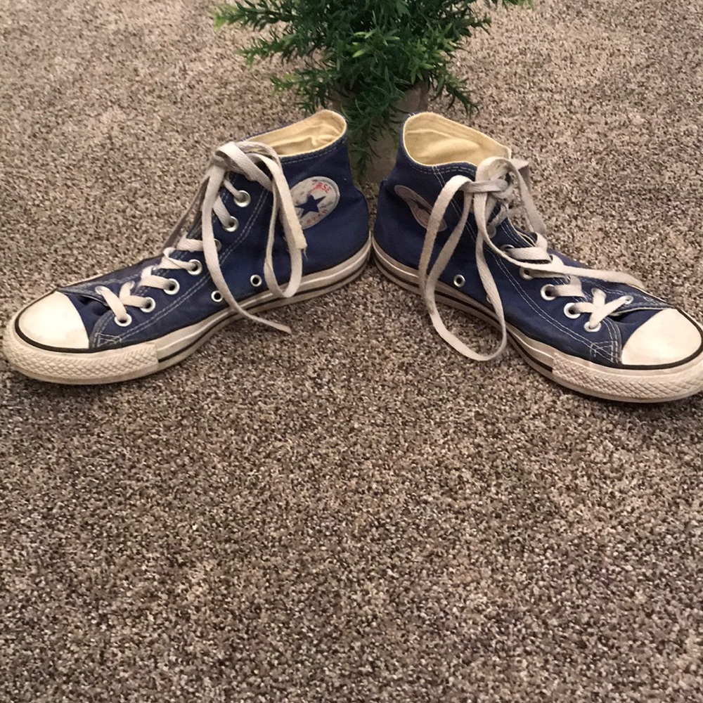 Unisex High top converse all stars.